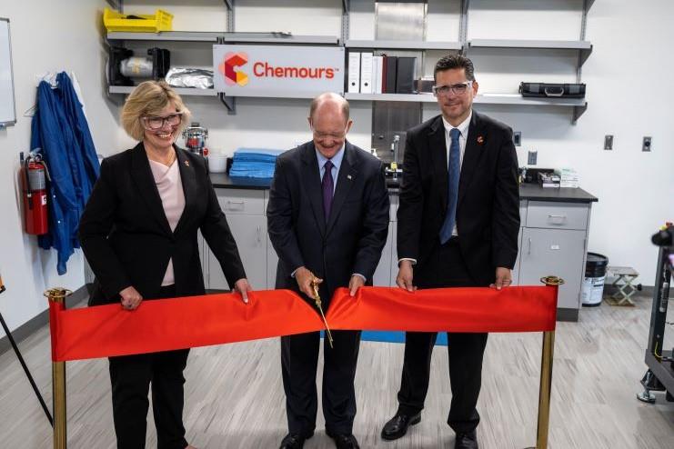 Ribbon cutting ceremony at lab