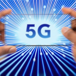 hands holding up window with "5g" on it