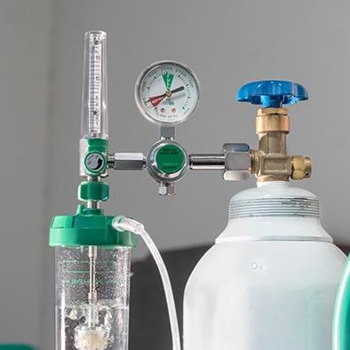 medical oxygen flow meter and tank