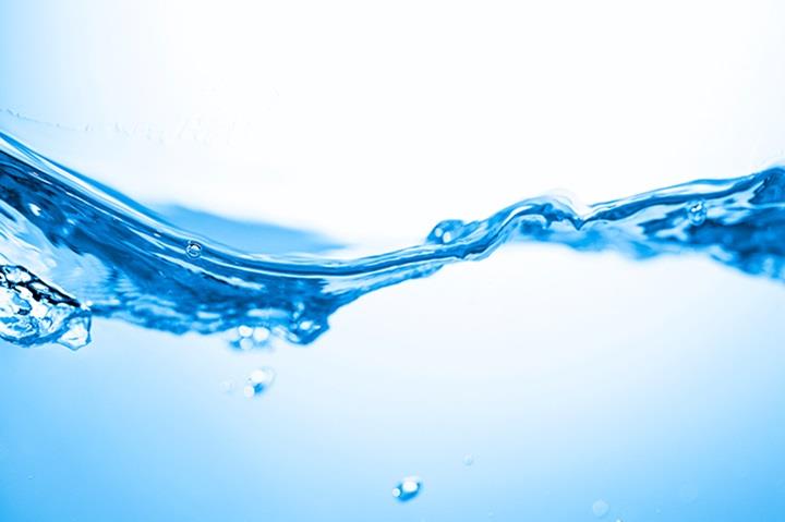 detail of water flowing horizontally
