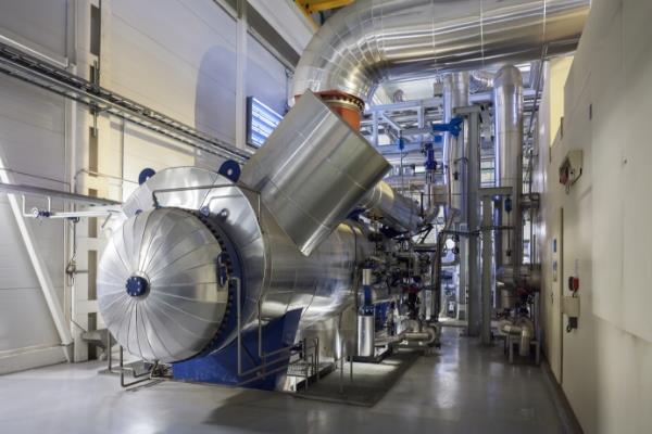 Pompe à chaleur industrielle installée dans un bâtiment
